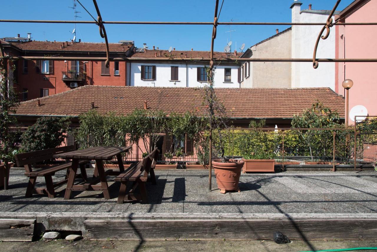 Peaceful Court Apartment In Shopping District Milano Eksteriør billede