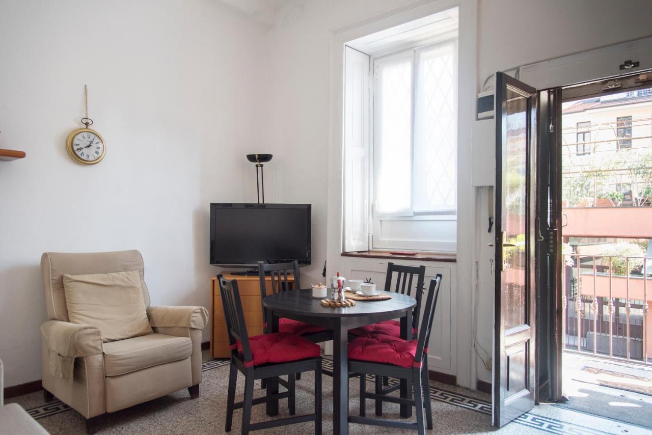 Peaceful Court Apartment In Shopping District Milano Eksteriør billede